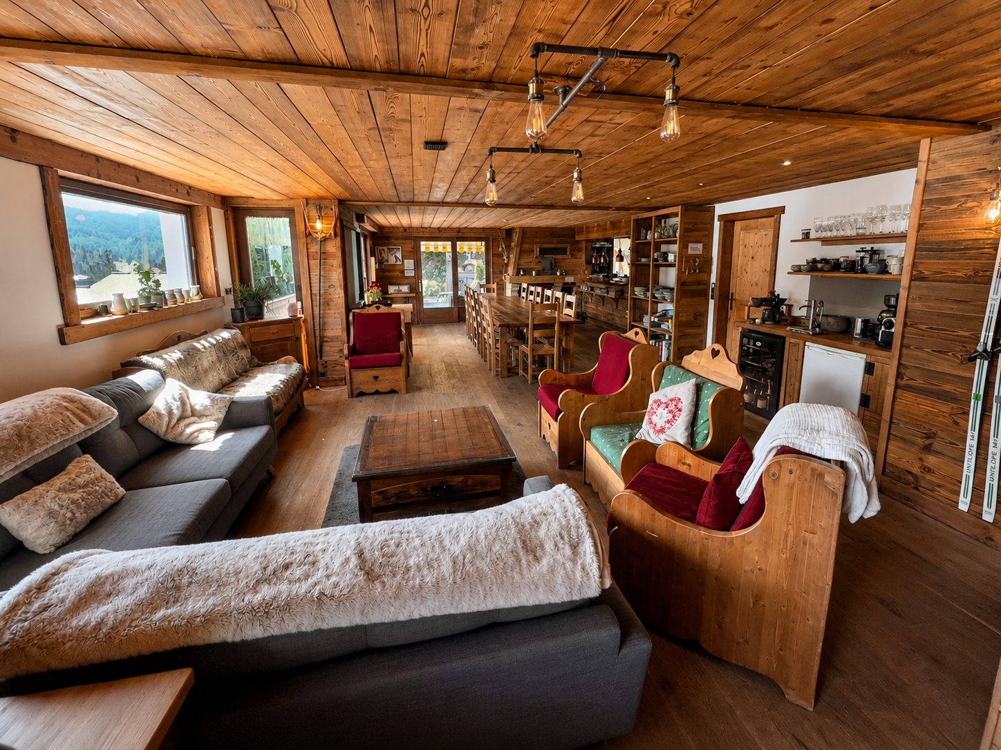 Chalet Sandy living and dining