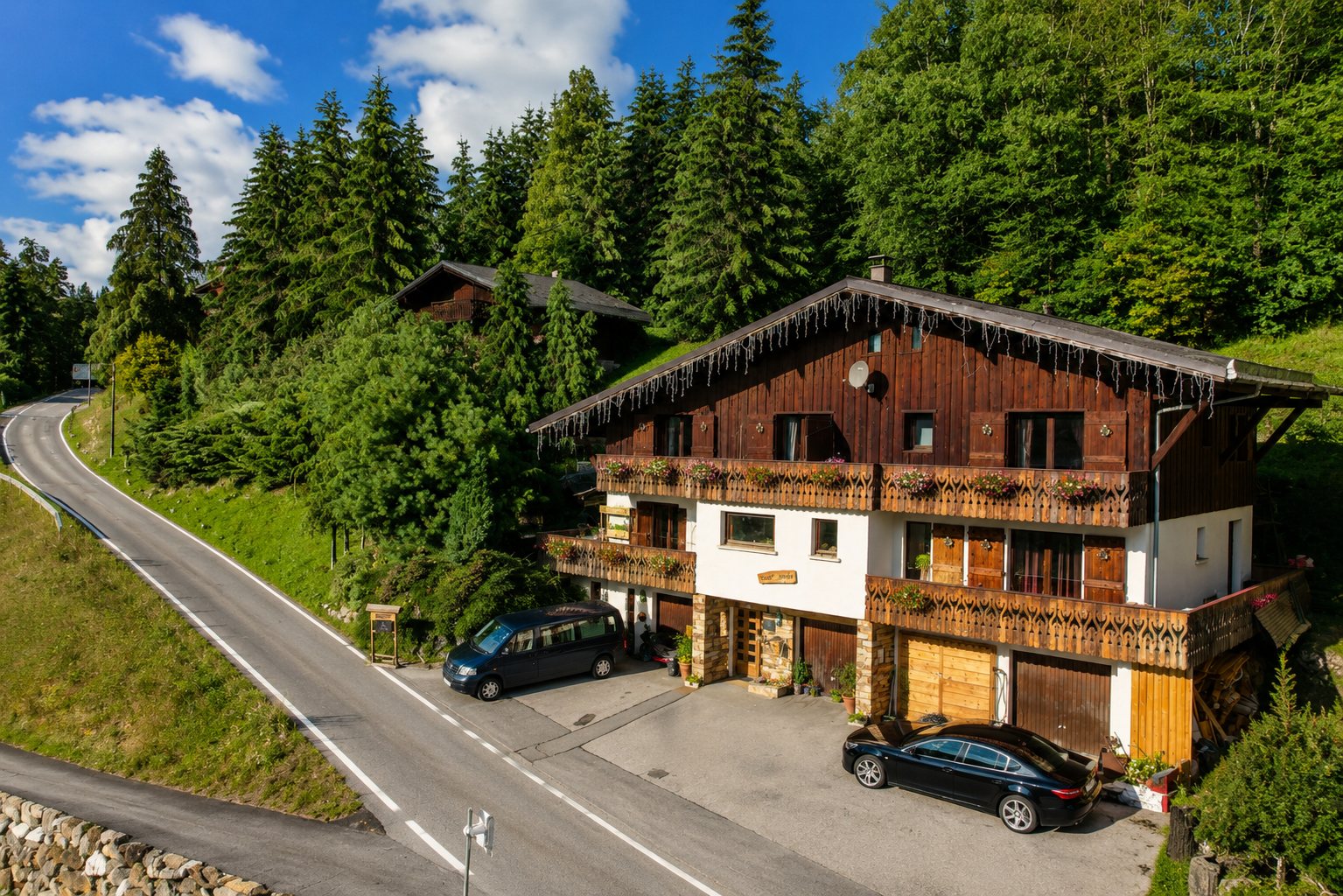 Chalet Sandy exterior summer